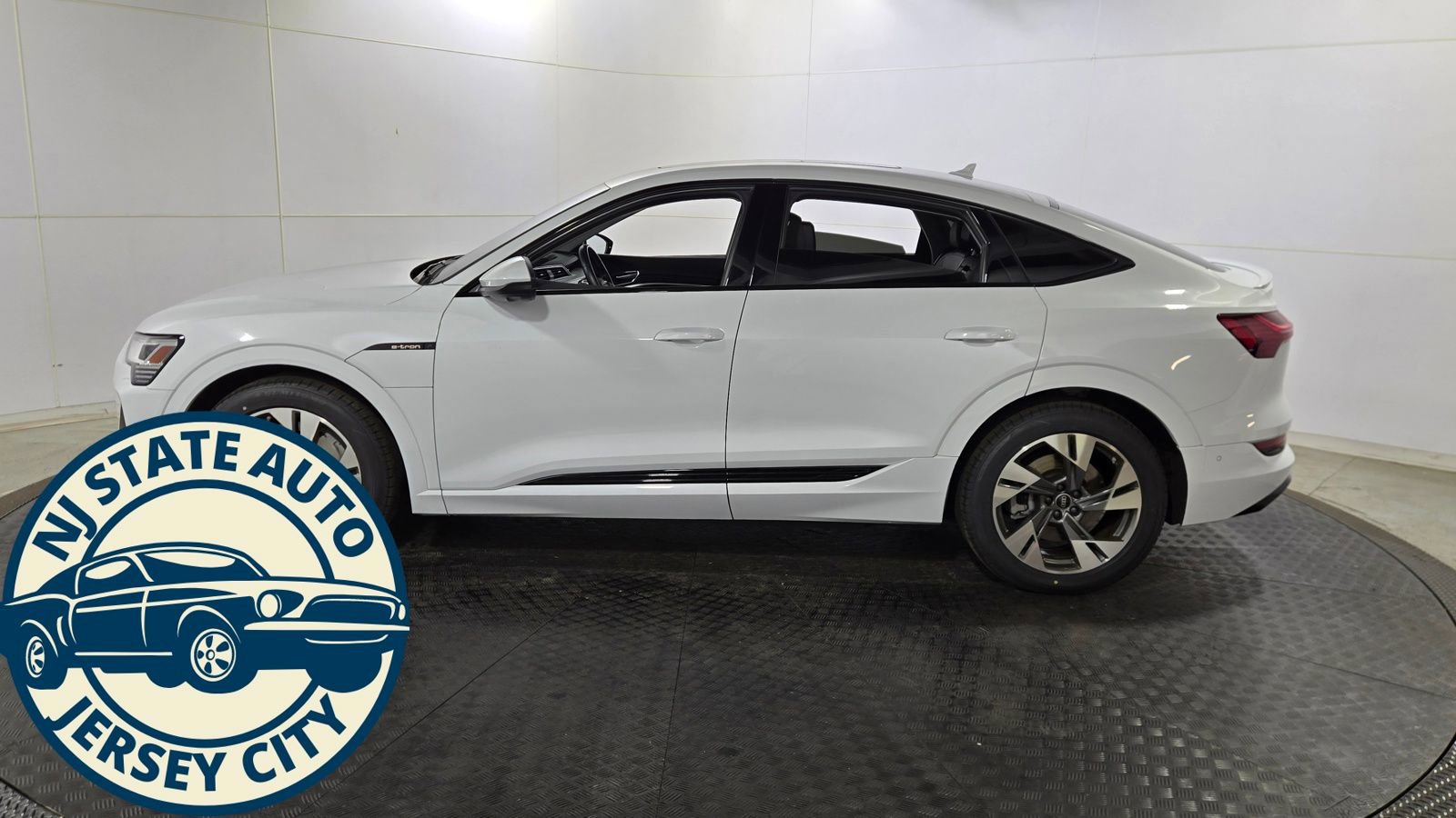 Used 2022 Audi e-tron Premium w/ Convenience Plus Package image 6