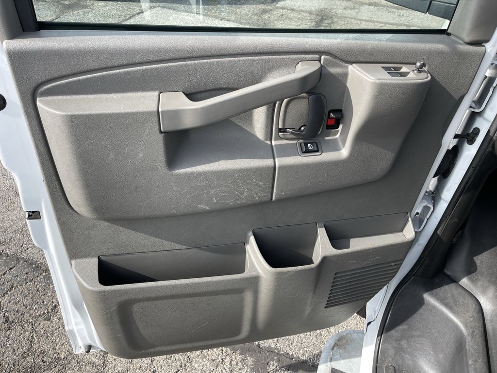 Used 2025 Chevrolet Express 2500 w/ Driver Convenience Package RWD image 5