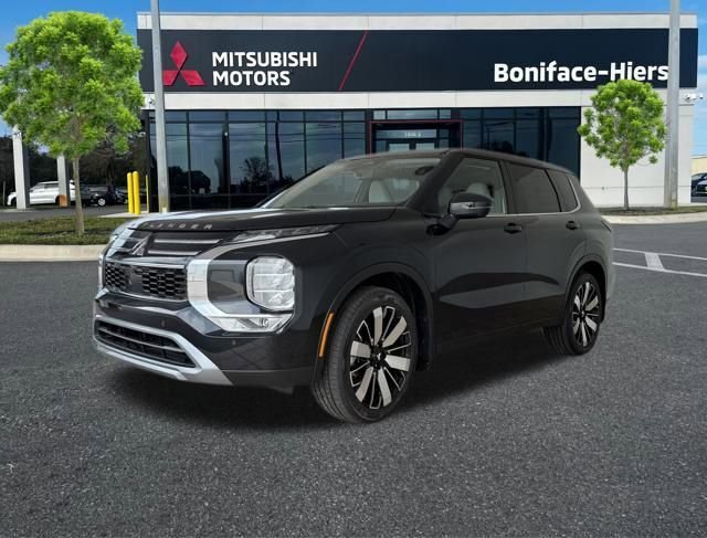 New 2025 Mitsubishi Outlander SE image 3