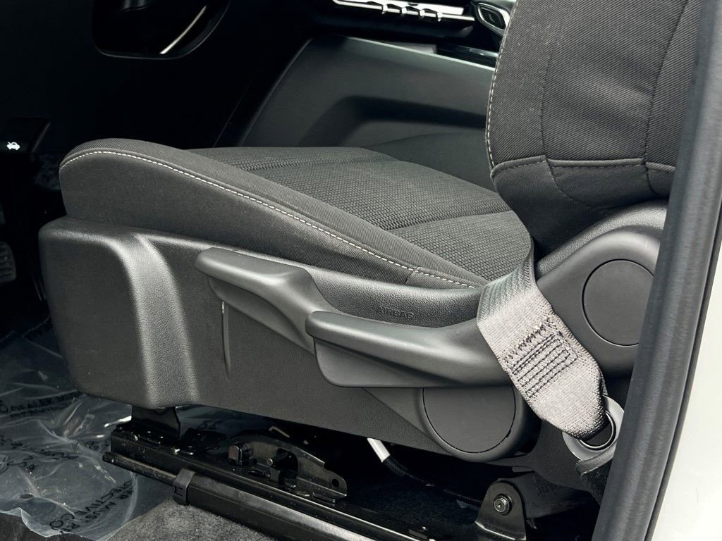 Used 2024 GMC Canyon Elevation image 13