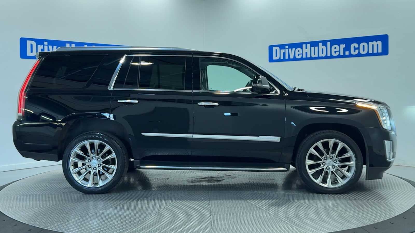 Used 2018 Cadillac Escalade Luxury AWD/4WD image 9