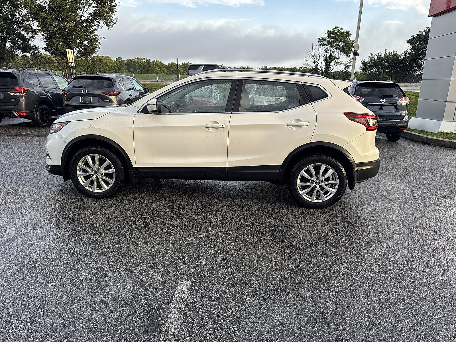 Used 2021 Nissan Rogue Sport SV AWD/4WD image 6