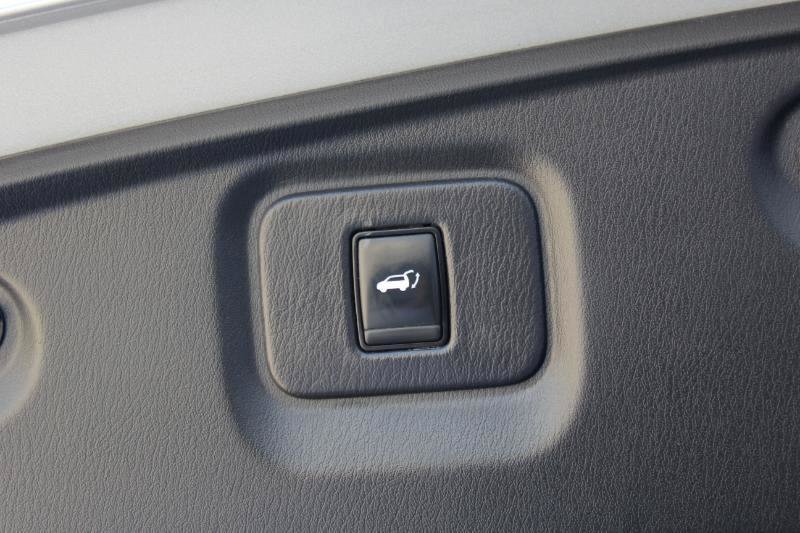 Used 2018 Nissan Pathfinder Platinum w/ Cargo Package FWD image 19