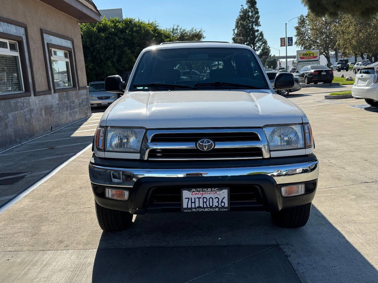 Used 2000 Toyota 4Runner Base 4dr SUV image 3