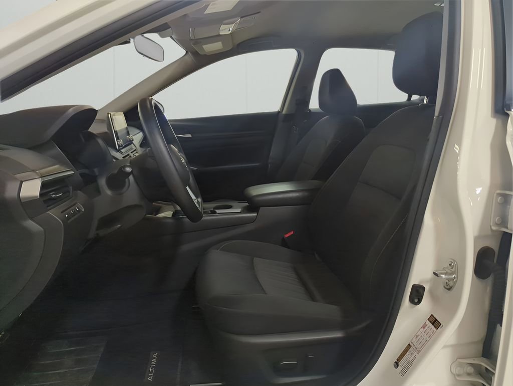 Used 2025 Nissan Altima 2.5 SV image 9