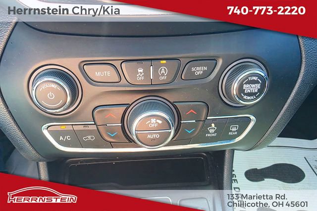 Used 2020 Jeep Cherokee Limited w/ Luxury Group AWD/4WD image 19