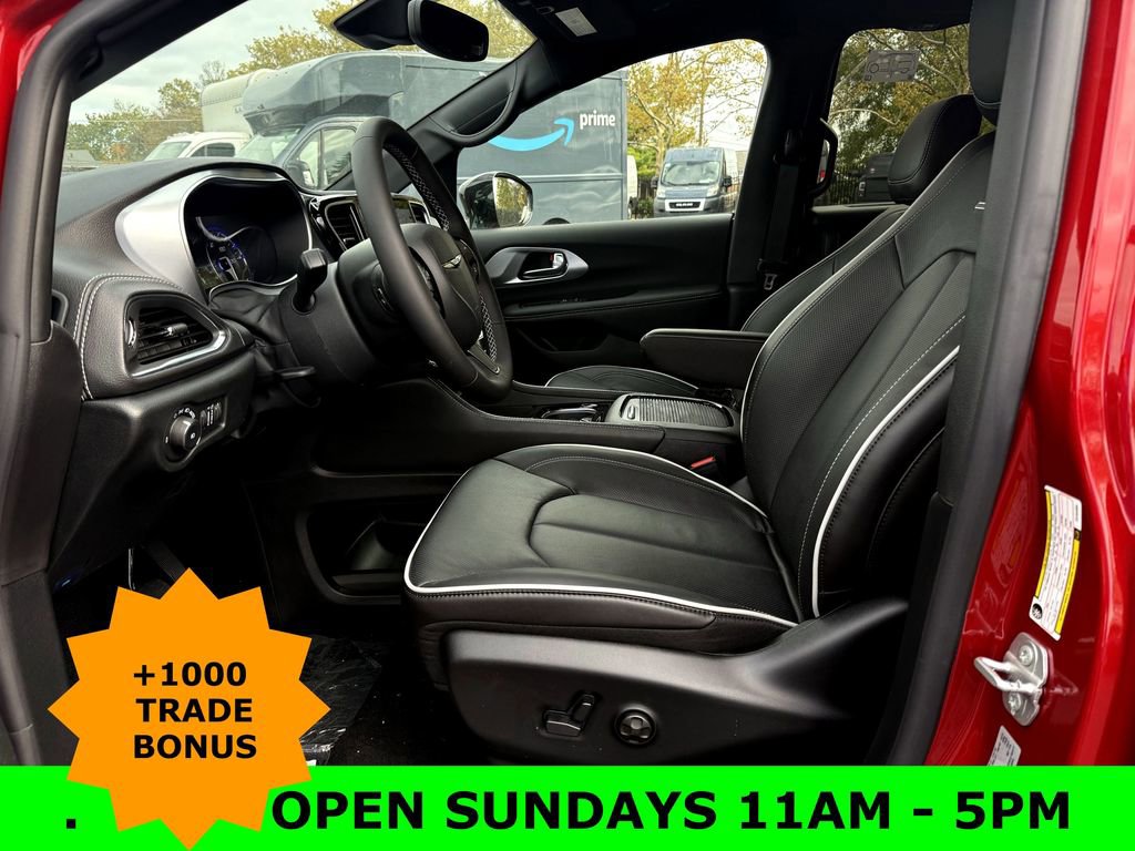 New 2026 Chrysler Pacifica Limited w/ Uconnect Theater Family Group image 12