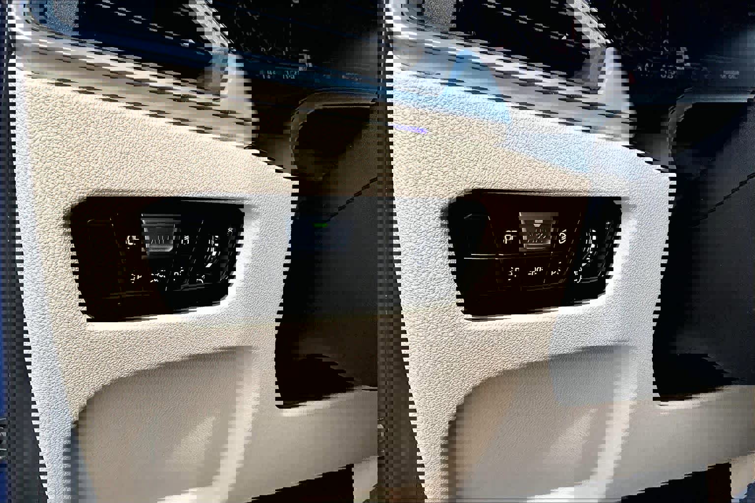 Used 2022 BMW 330i Sedan w/ Driving Assistance Package image 36