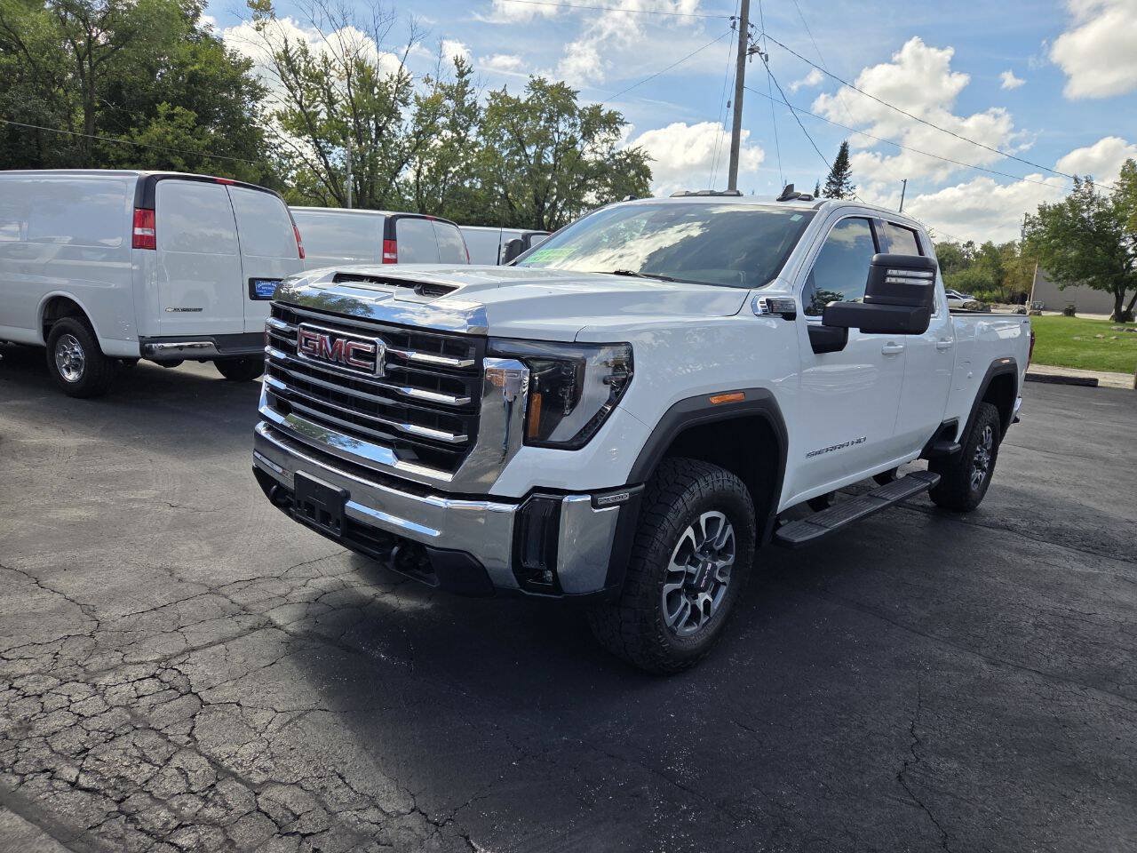 Used 2024 GMC Sierra 2500 SLE w/ SLE Convenience Package AWD/4WD image 2