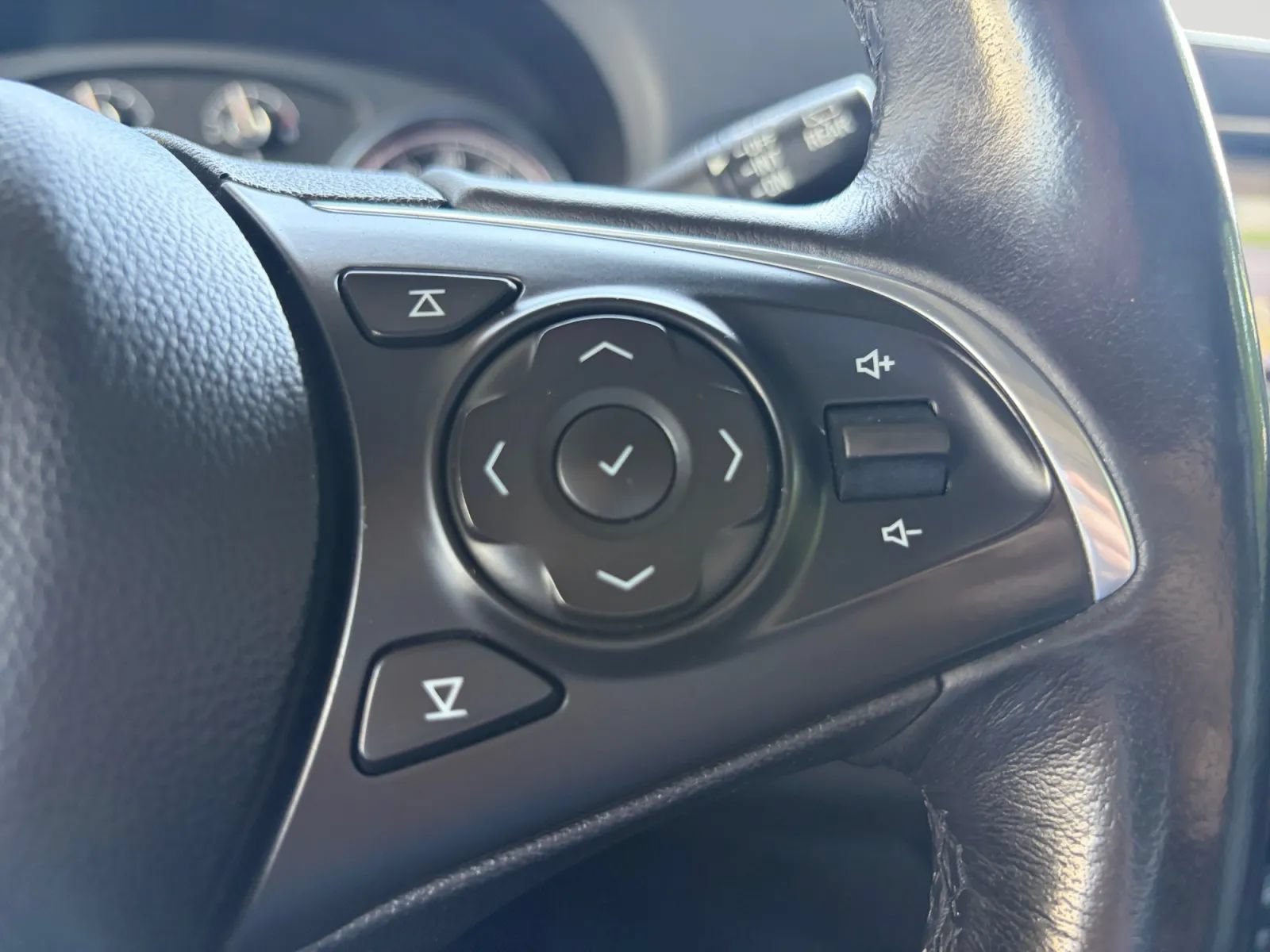 Used 2019 Buick Enclave Essence w/ Trailering Package, 5000 lbs. AWD/4WD image 33