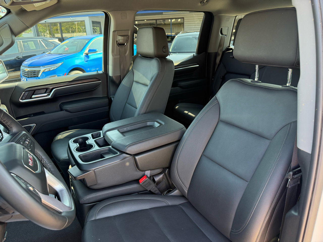 Used 2025 GMC Sierra 1500 SLT image 10