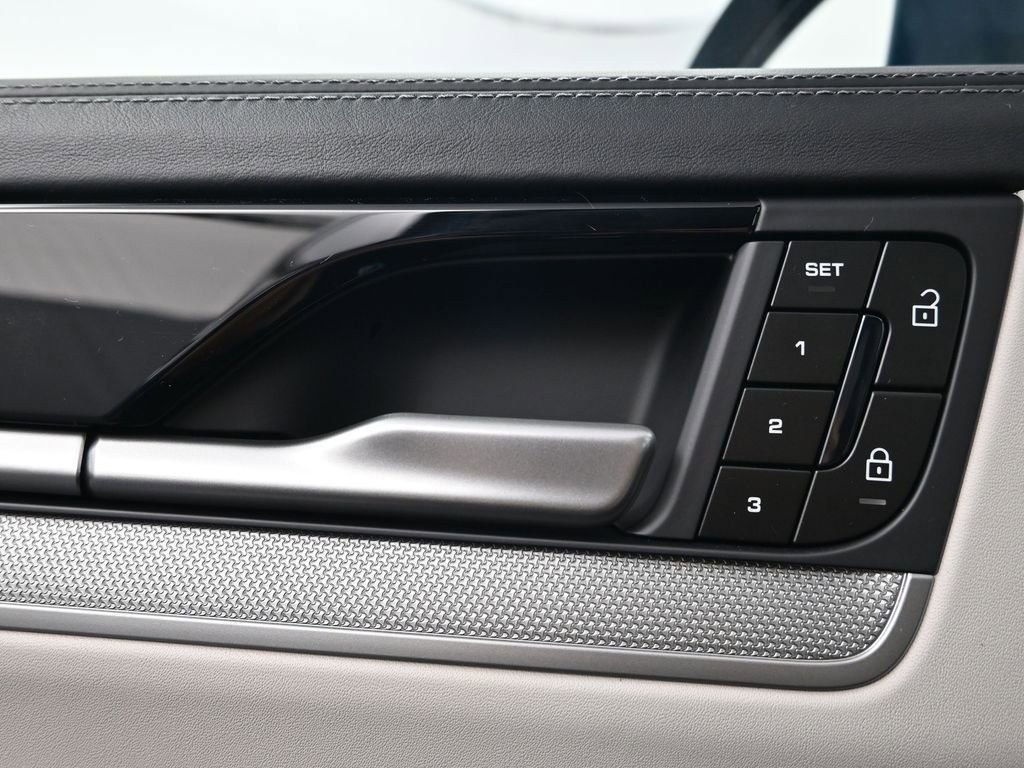 New 2026 Porsche Cayenne S image 18