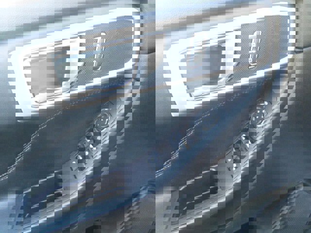 Used 2020 Ford Explorer XLT w/ Equipment Group 202A image 14