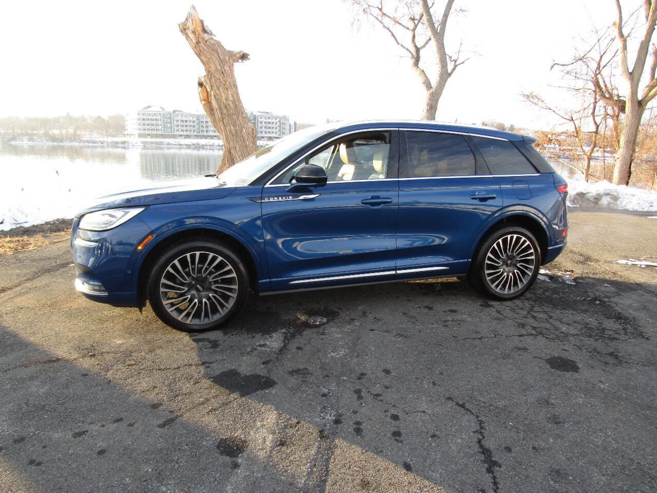 Used 2020 Lincoln Corsair Reserve w/ Equipment Group 201A image 3