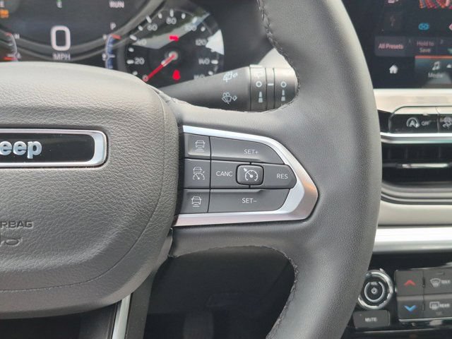 Used 2025 Jeep Compass Limited AWD/4WD image 15