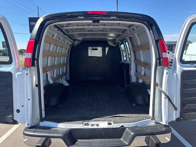 Used 2025 GMC Savana 2500 w/ Driver Convenience Package RWD image 5