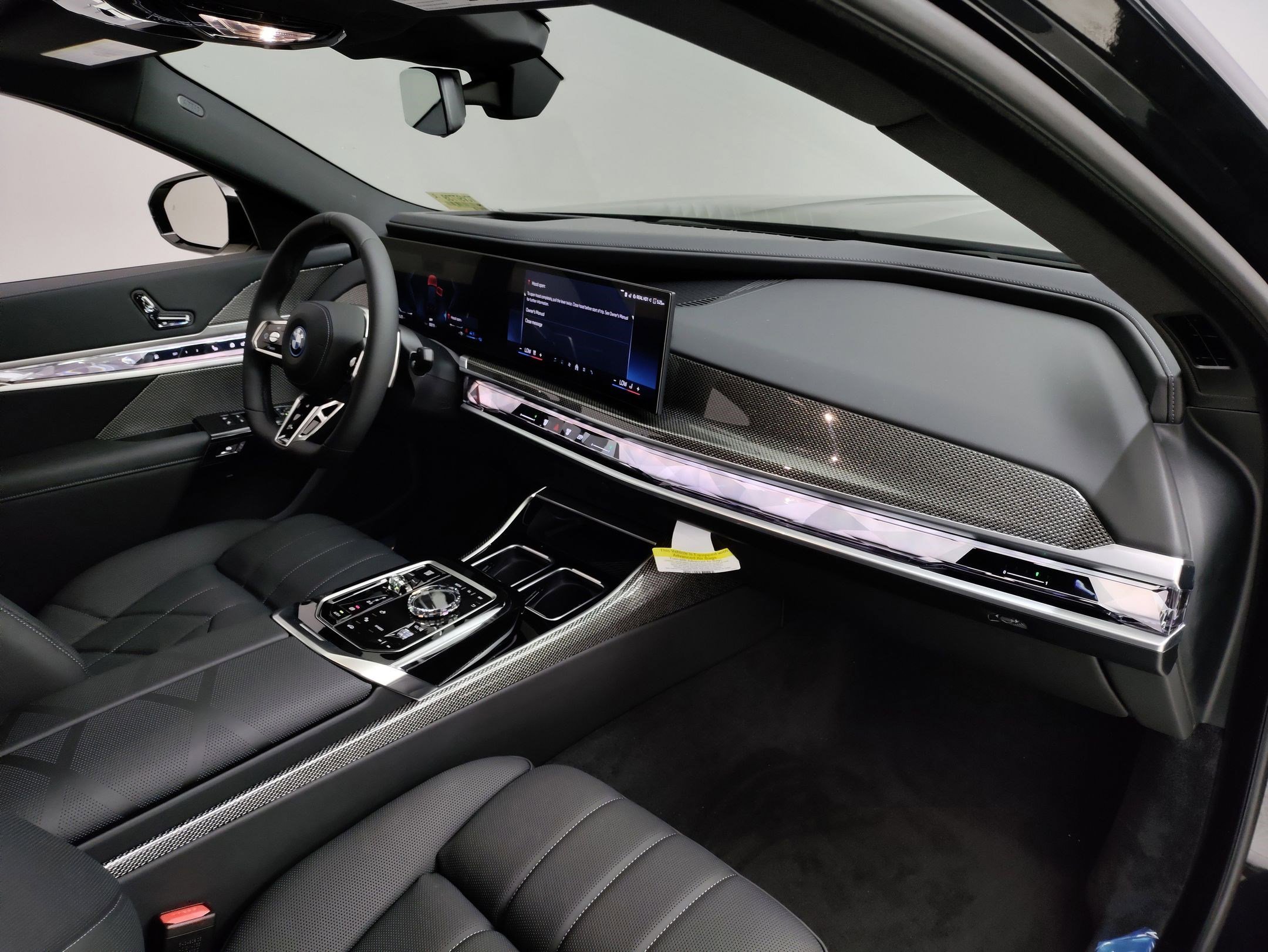 New 2026 BMW 750e xDrive image 25