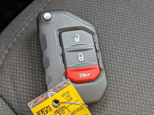 Used 2019 Jeep Wrangler Unlimited Sahara AWD/4WD image 30