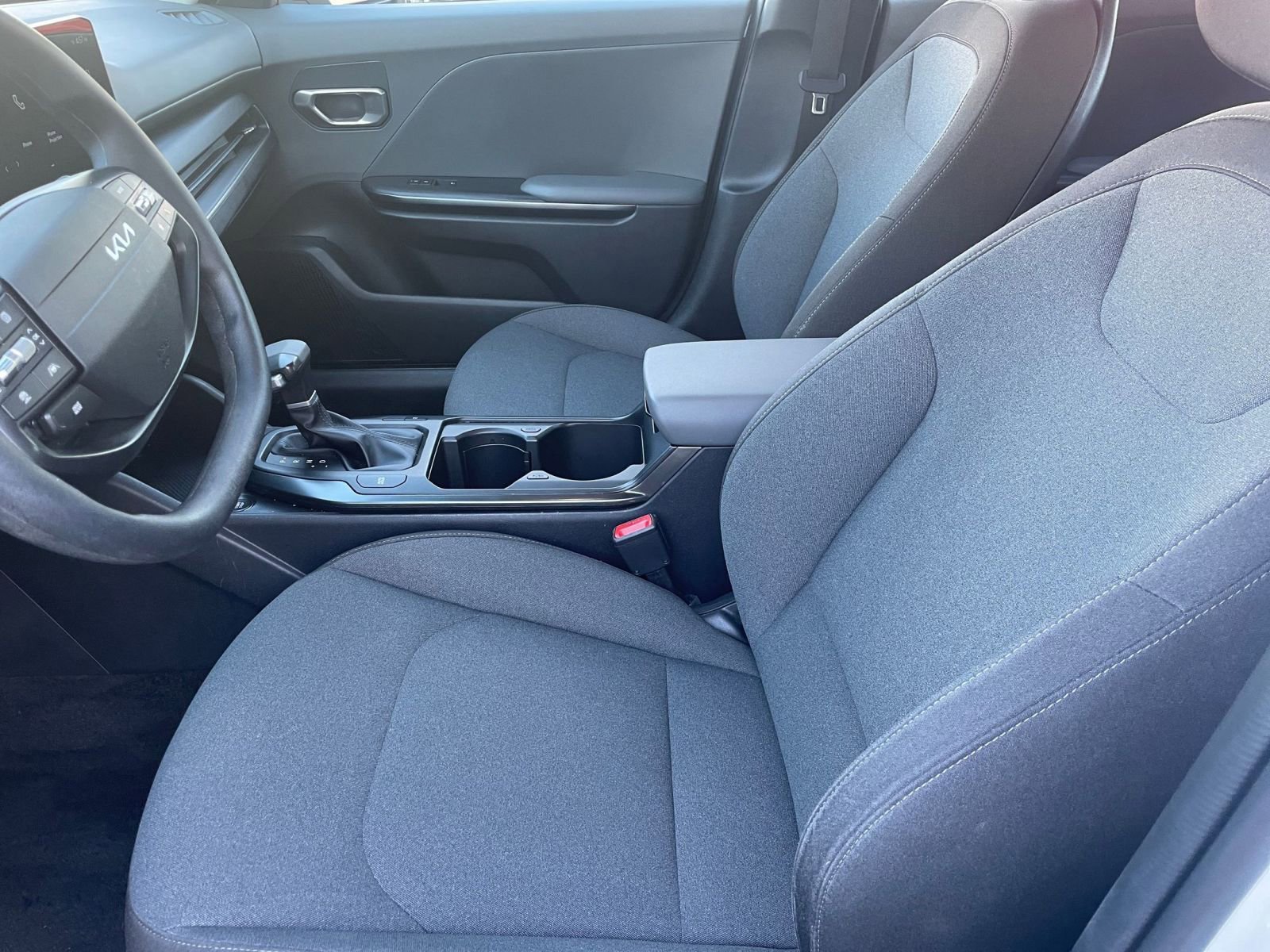 Used 2025 Kia K4 LXS image 27