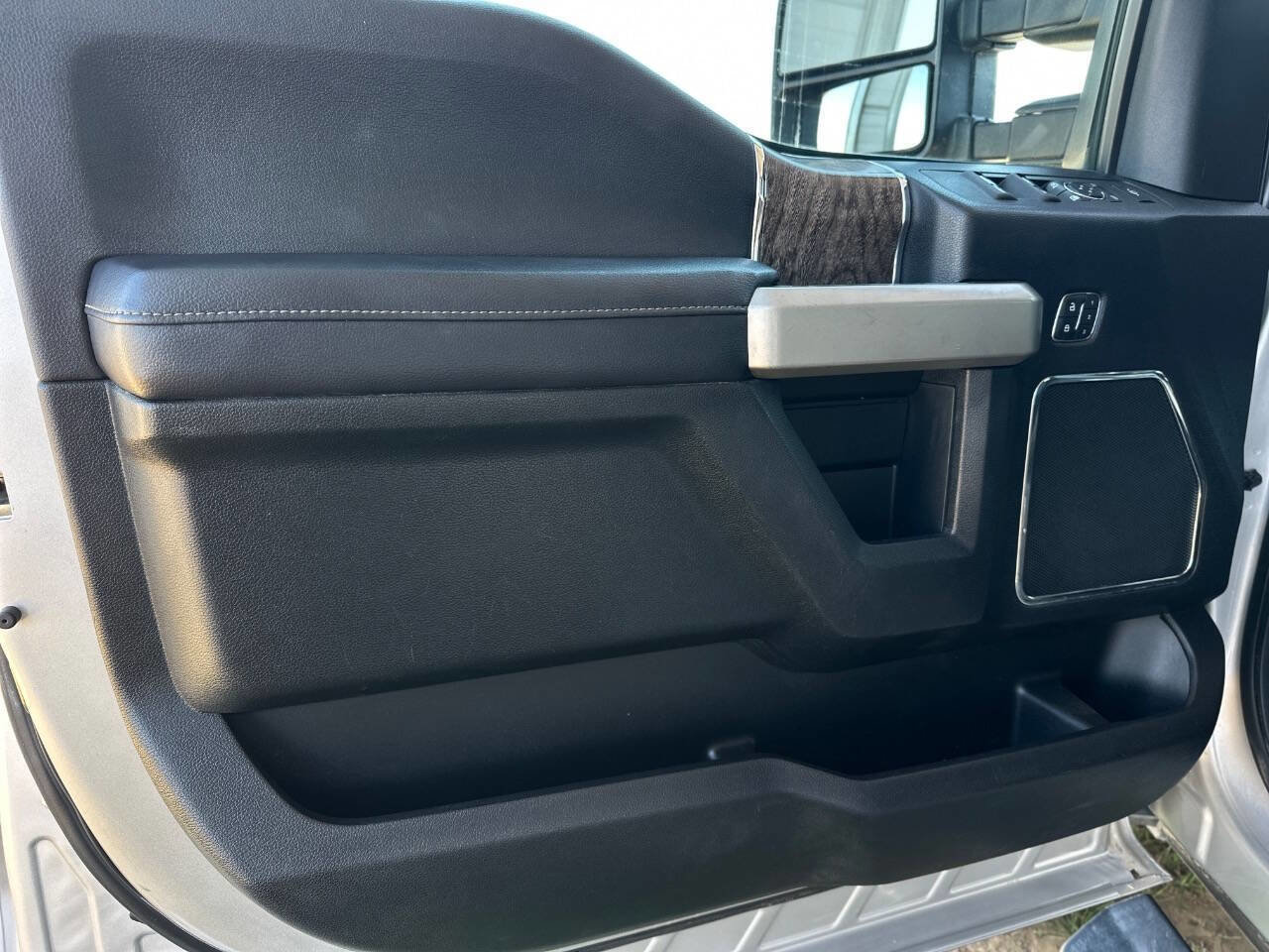 Used 2017 Ford F350 Lariat w/ Lariat Value Package image 11