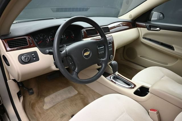 Used 2009 Chevrolet Impala LT FWD image 11
