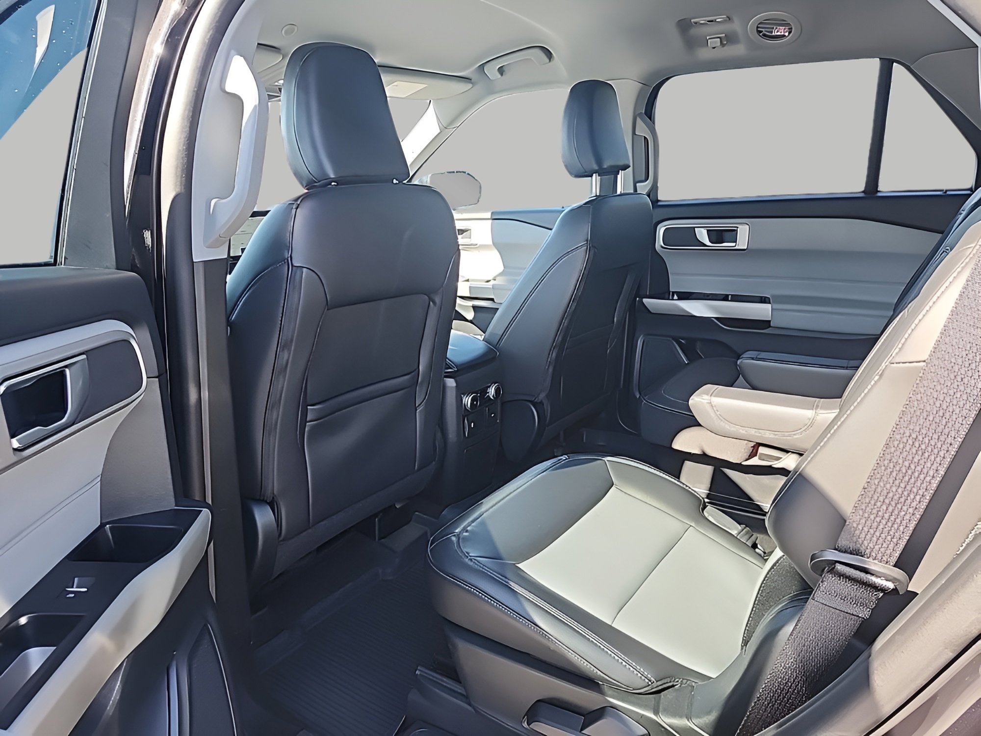 Certified 2023 Ford Explorer XLT w/ Equipment Group 202A image 16