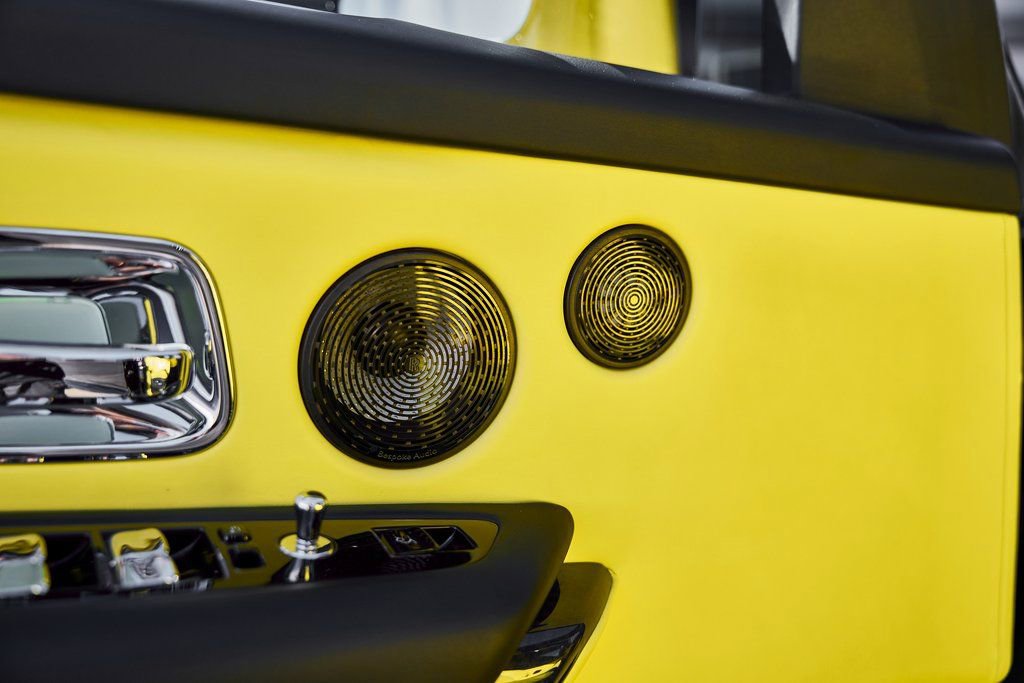 Used 2022 Rolls-Royce Cullinan Black Badge w/ Dark Exterior Package image 40