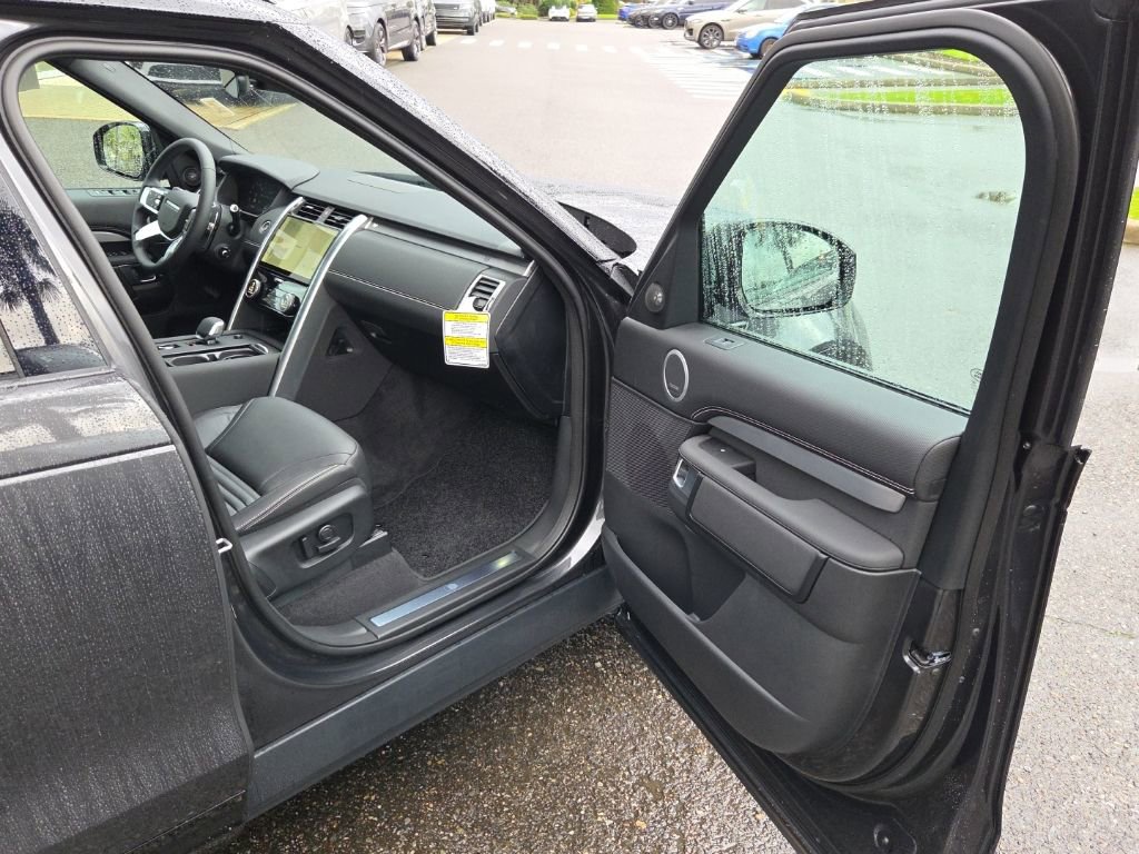 New 2026 Land Rover Discovery Limited Edition AWD/4WD image 19