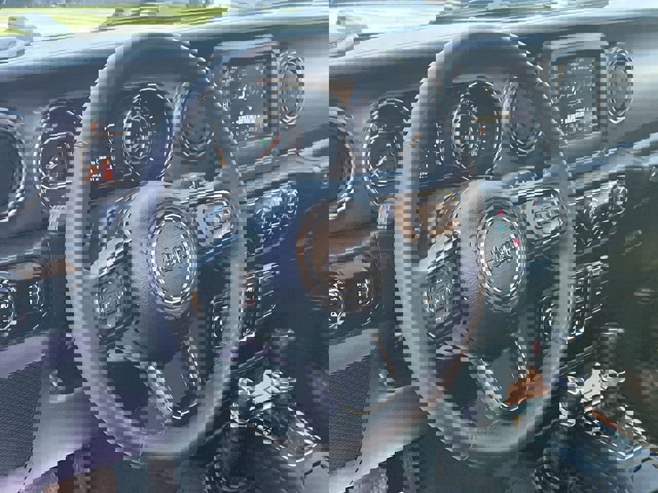 Used 2023 Jeep Gladiator Willys image 30