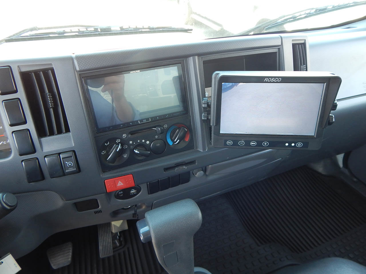 Used 2021 Isuzu NPR image 23