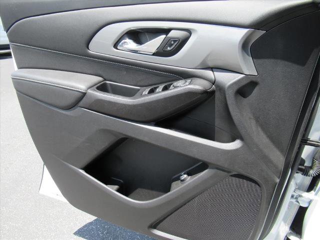 Used 2023 Chevrolet Traverse LT w/ Midnight/Sport Edition AWD/4WD image 19