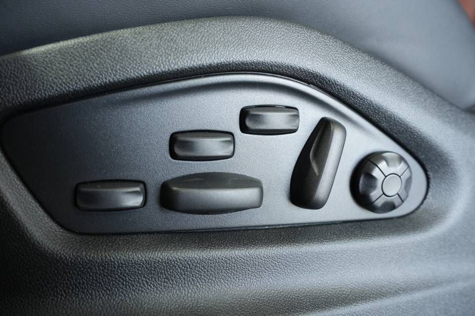 Certified 2025 Porsche Cayenne image 34