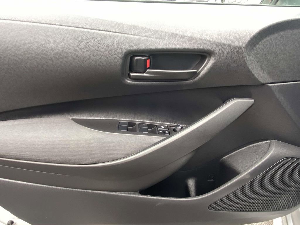 Used 2025 Toyota Corolla LE image 29