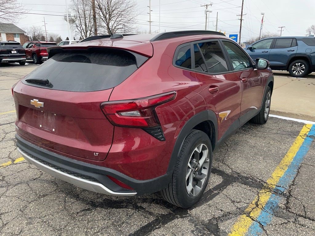 Certified 2024 Chevrolet Trax LT w/ Driver Confidence Package image 9