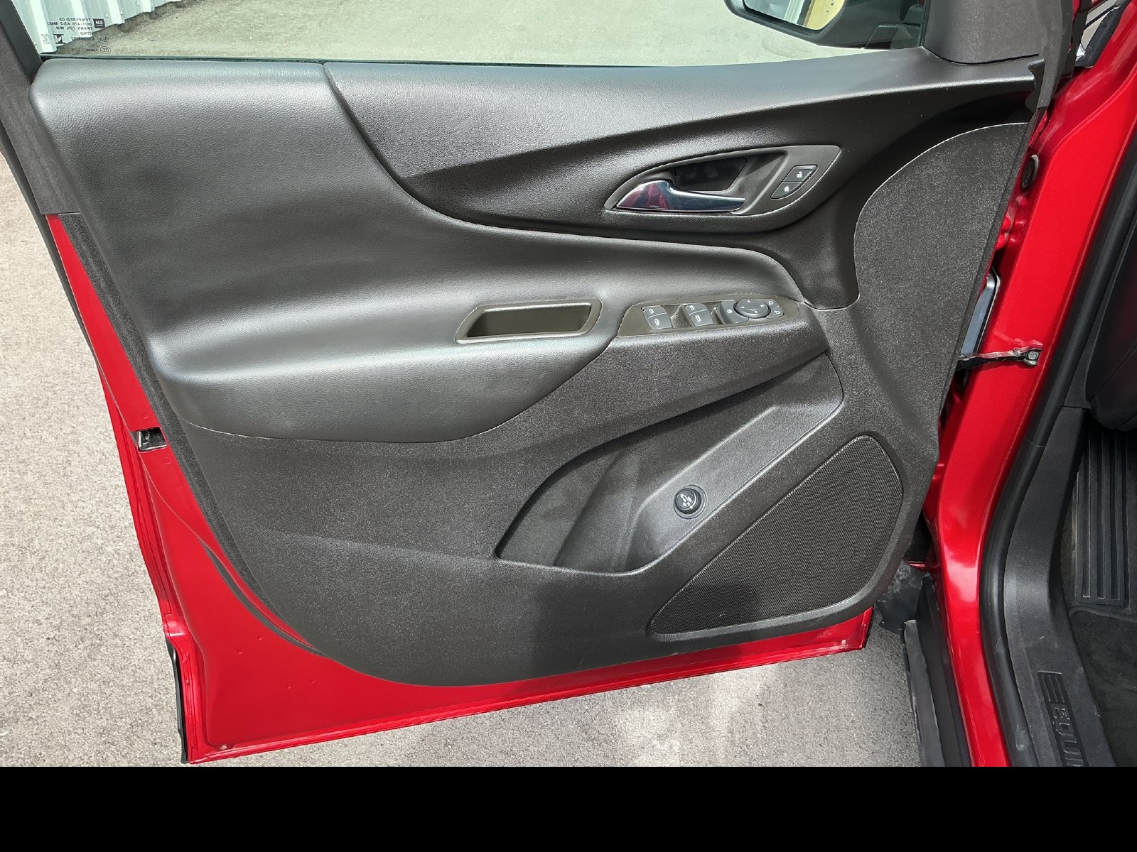 Used 2024 Chevrolet Equinox LT FWD image 11