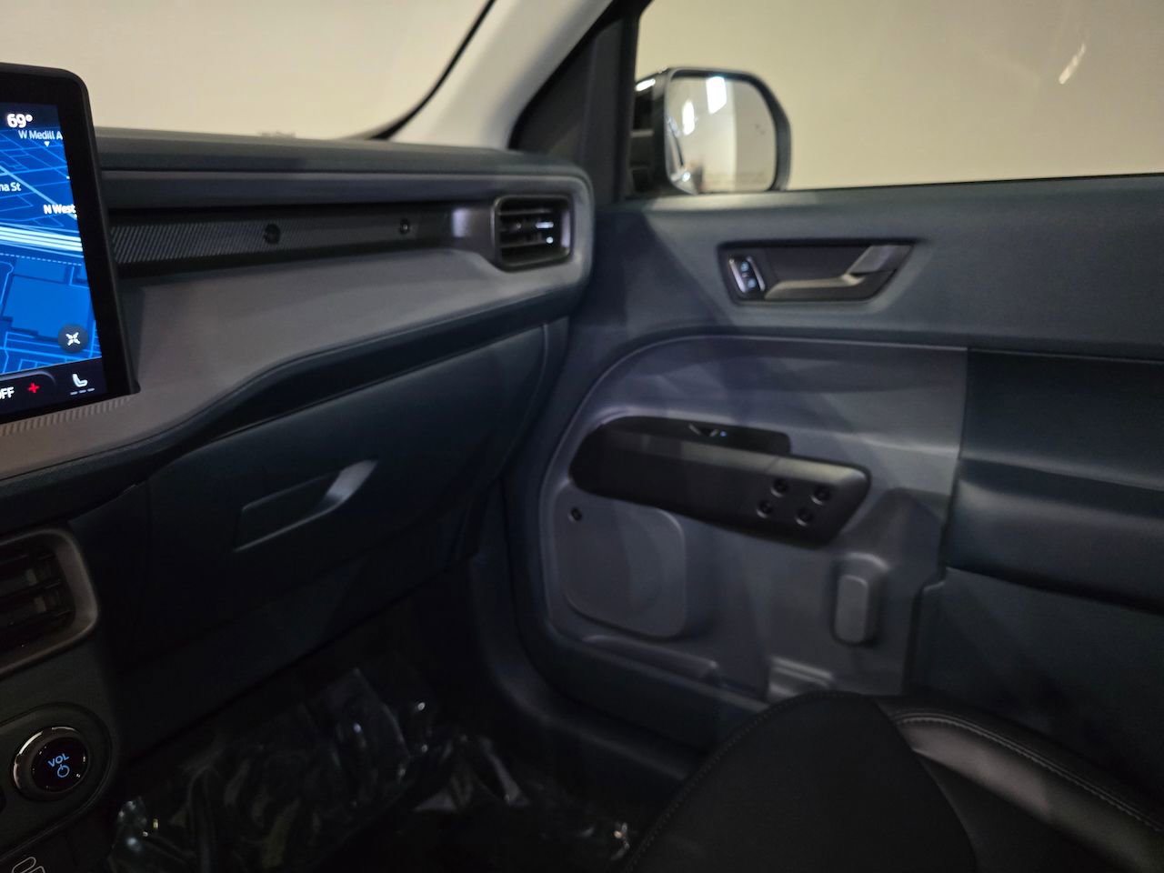 New 2025 Ford Maverick Lariat w/ Black Appearance Package image 32