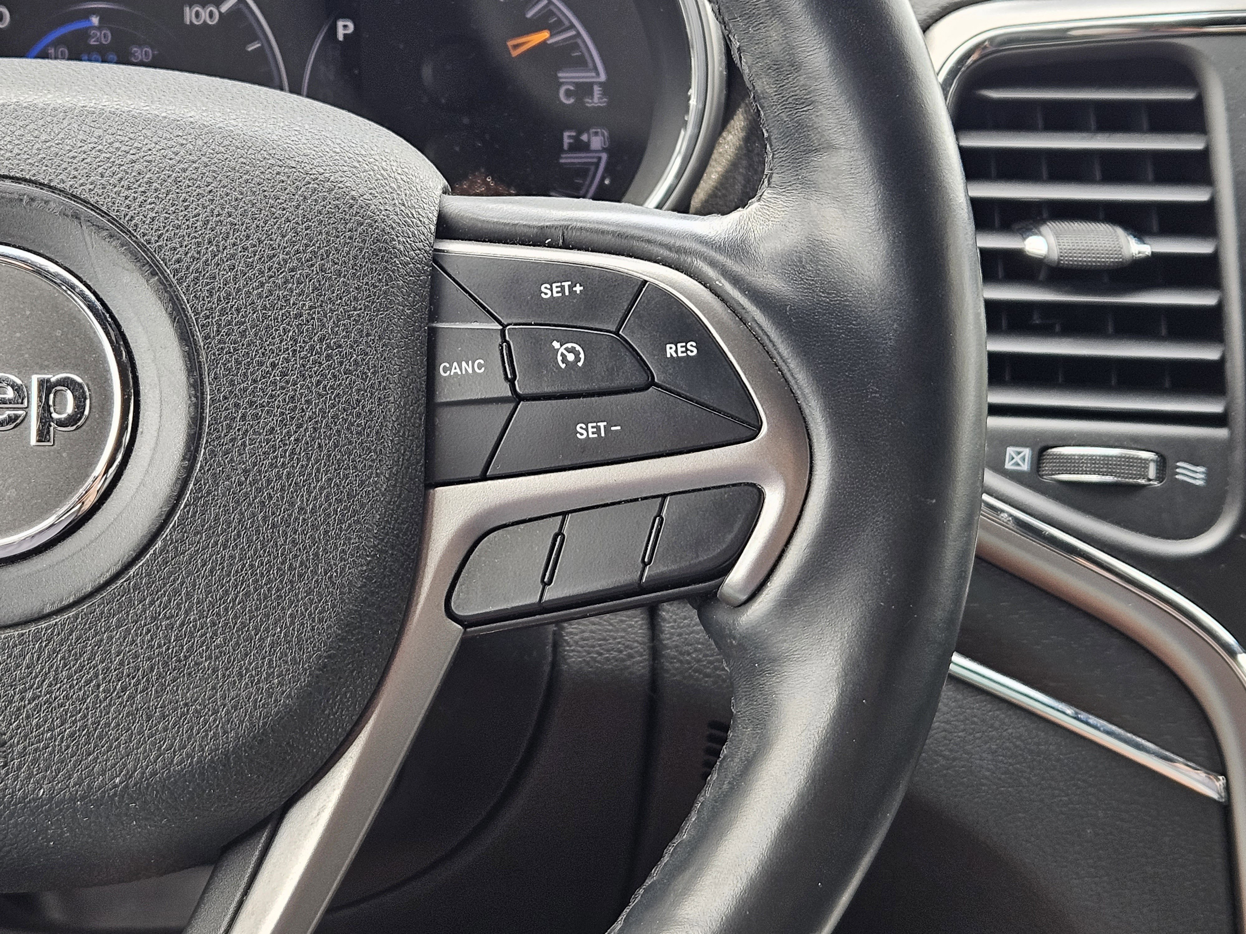 Used 2018 Jeep Grand Cherokee Limited w/ Luxury Group II RWD image 28