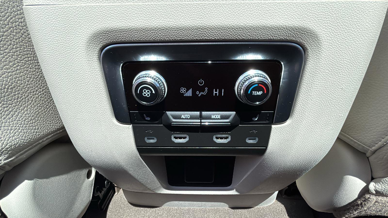 Used 2021 GMC Yukon Denali w/ Denali Ultimate Package AWD/4WD image 28