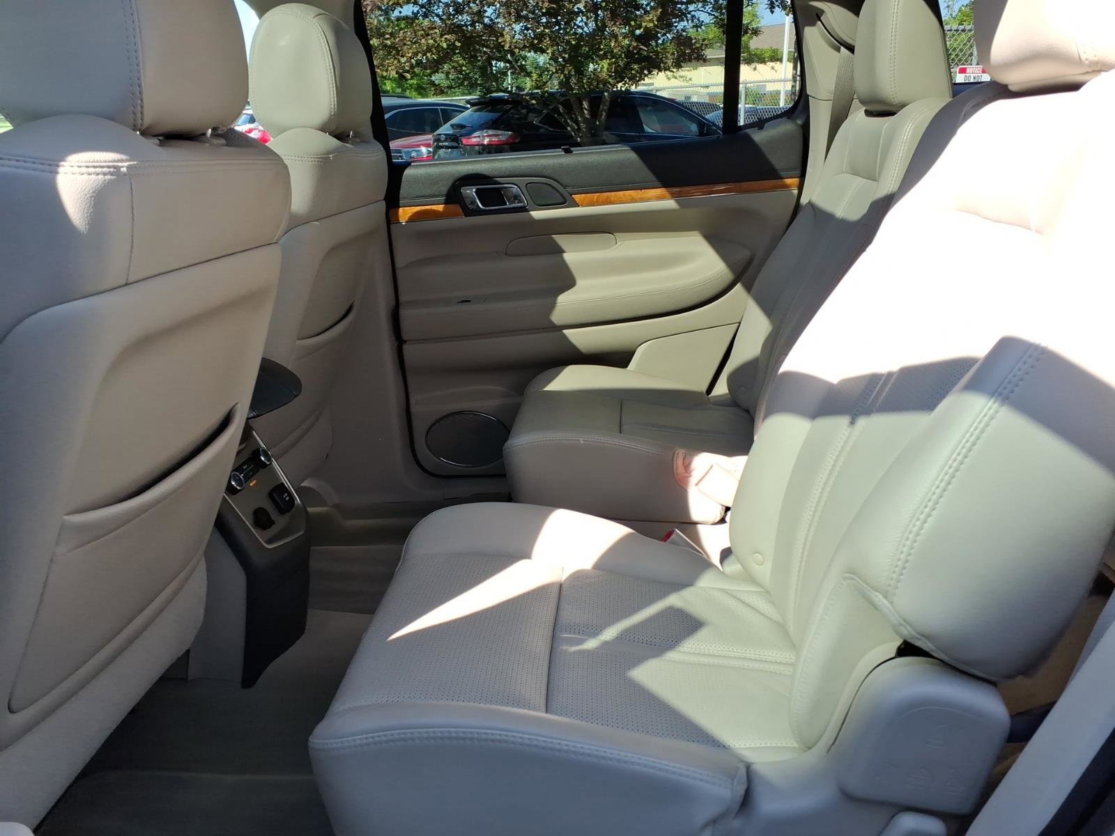 Used 2011 Lincoln MKT 2WD w/ 101A Rapid Spec Order Code image 6