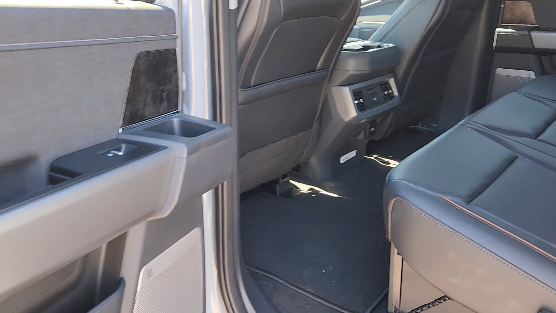 New 2026 Ford F250 Lariat w/ Black Appearance Package image 23