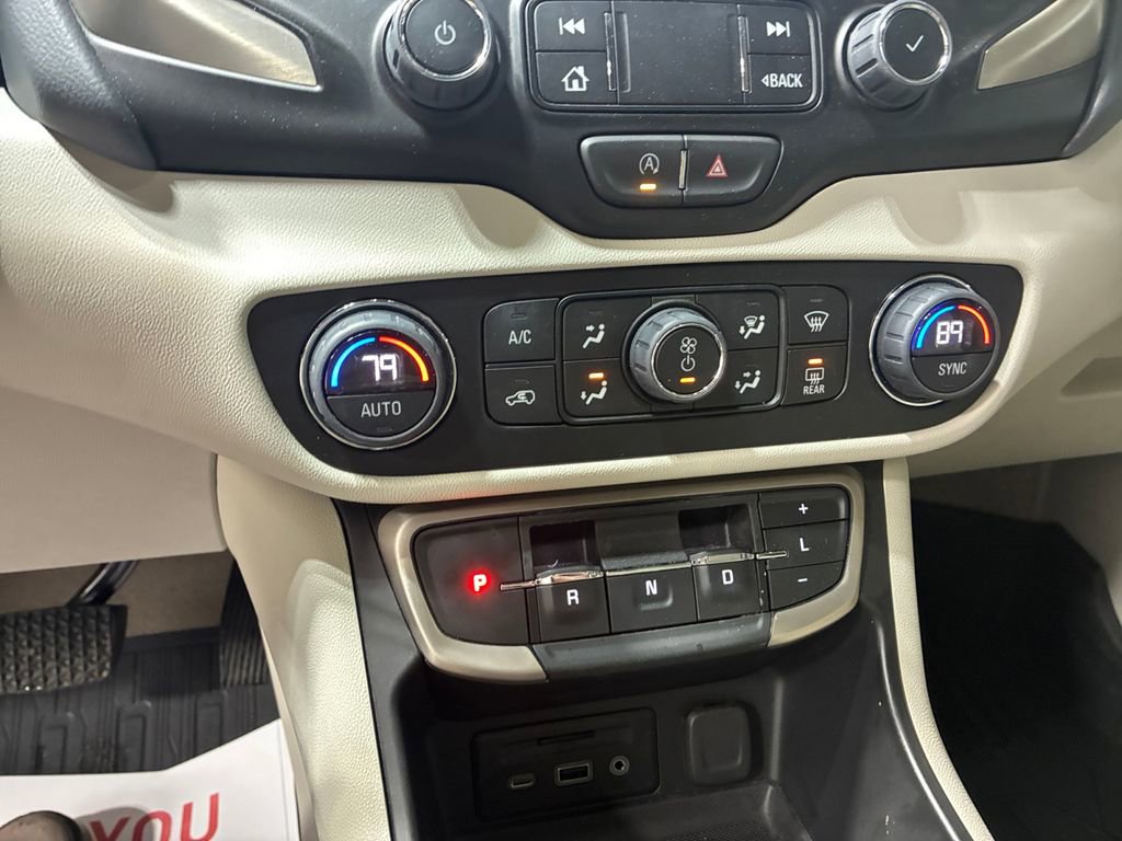 Used 2024 GMC Terrain Denali w/ Denali Premium Package image 25