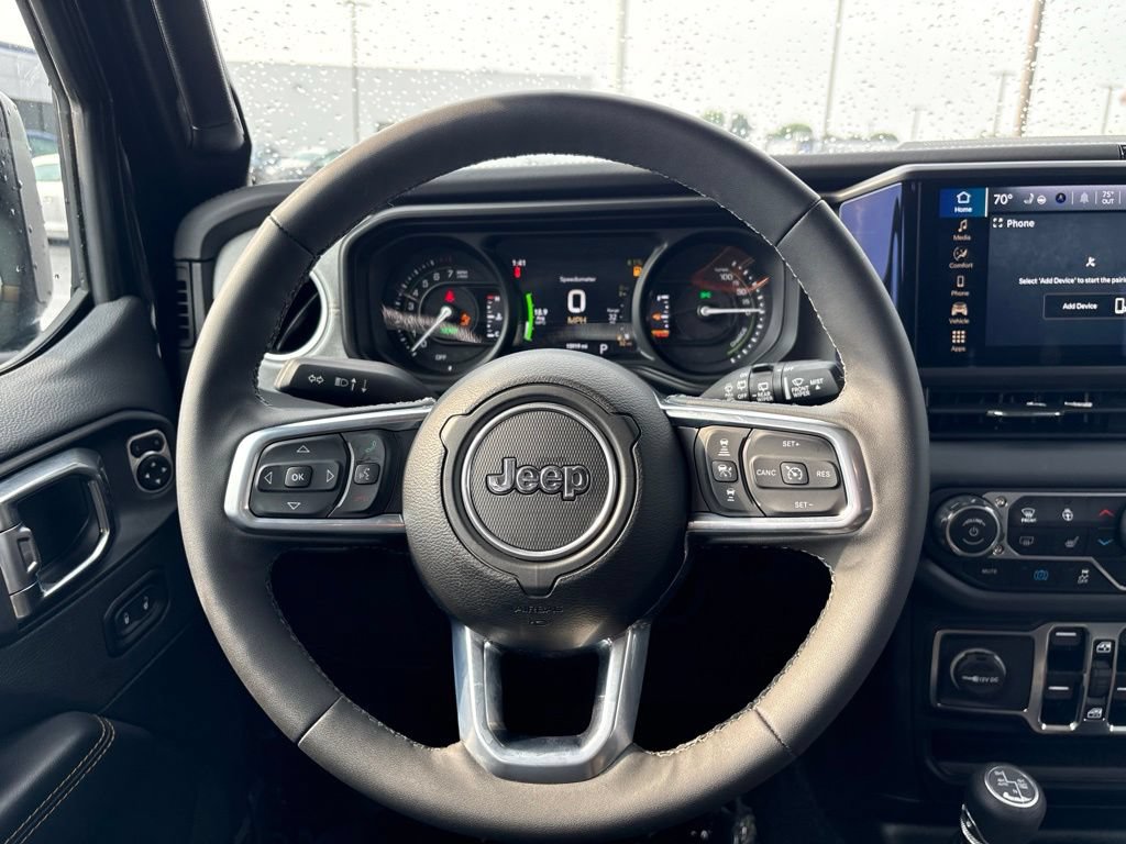 Used 2025 Jeep Wrangler Unlimited Sahara AWD/4WD image 11