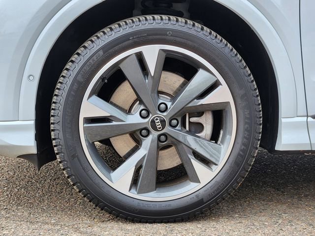 Used 2024 Audi Q4 e-tron Premium Plus w/ Premium Plus image 9