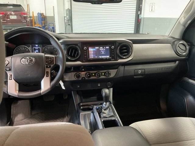 Used 2018 Toyota Tacoma SR5 AWD/4WD image 21