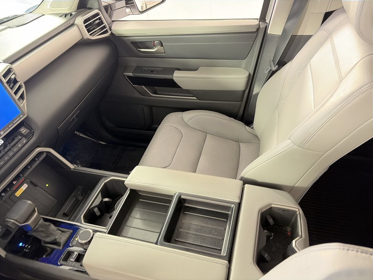 Used 2024 Toyota Tundra Limited AWD/4WD image 21