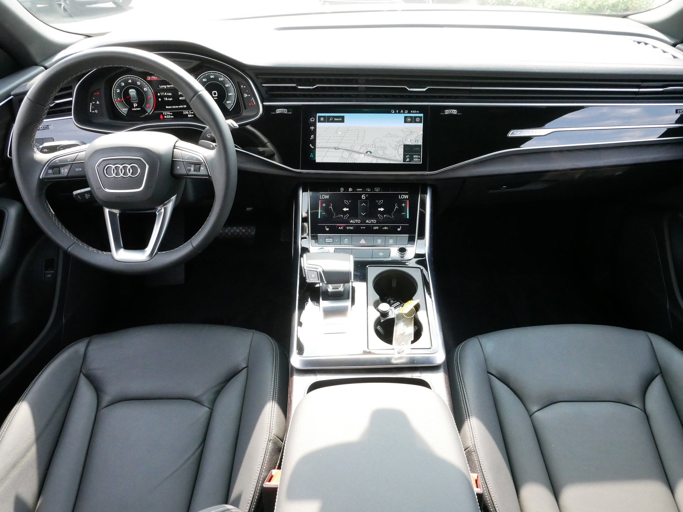 Used 2023 Audi Q8 Premium image 10