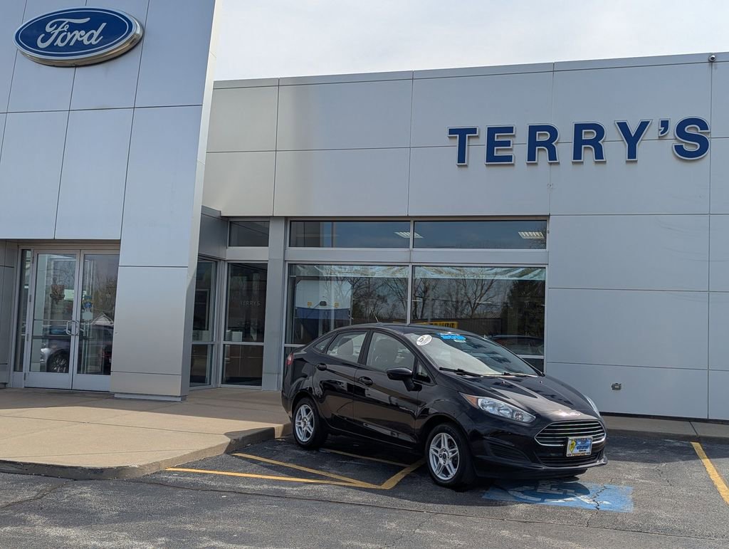 Used 2017 Ford Fiesta SE FWD image 1