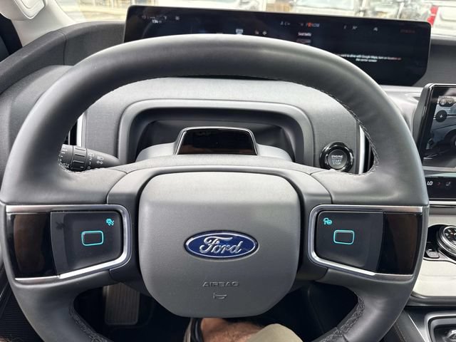 Used 2025 Ford Expedition Active AWD/4WD image 29