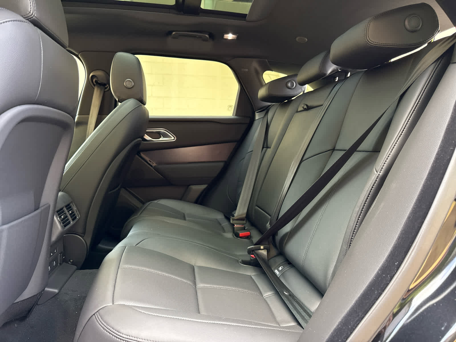 New 2026 Land Rover Range Rover Velar Dynamic SE image 15
