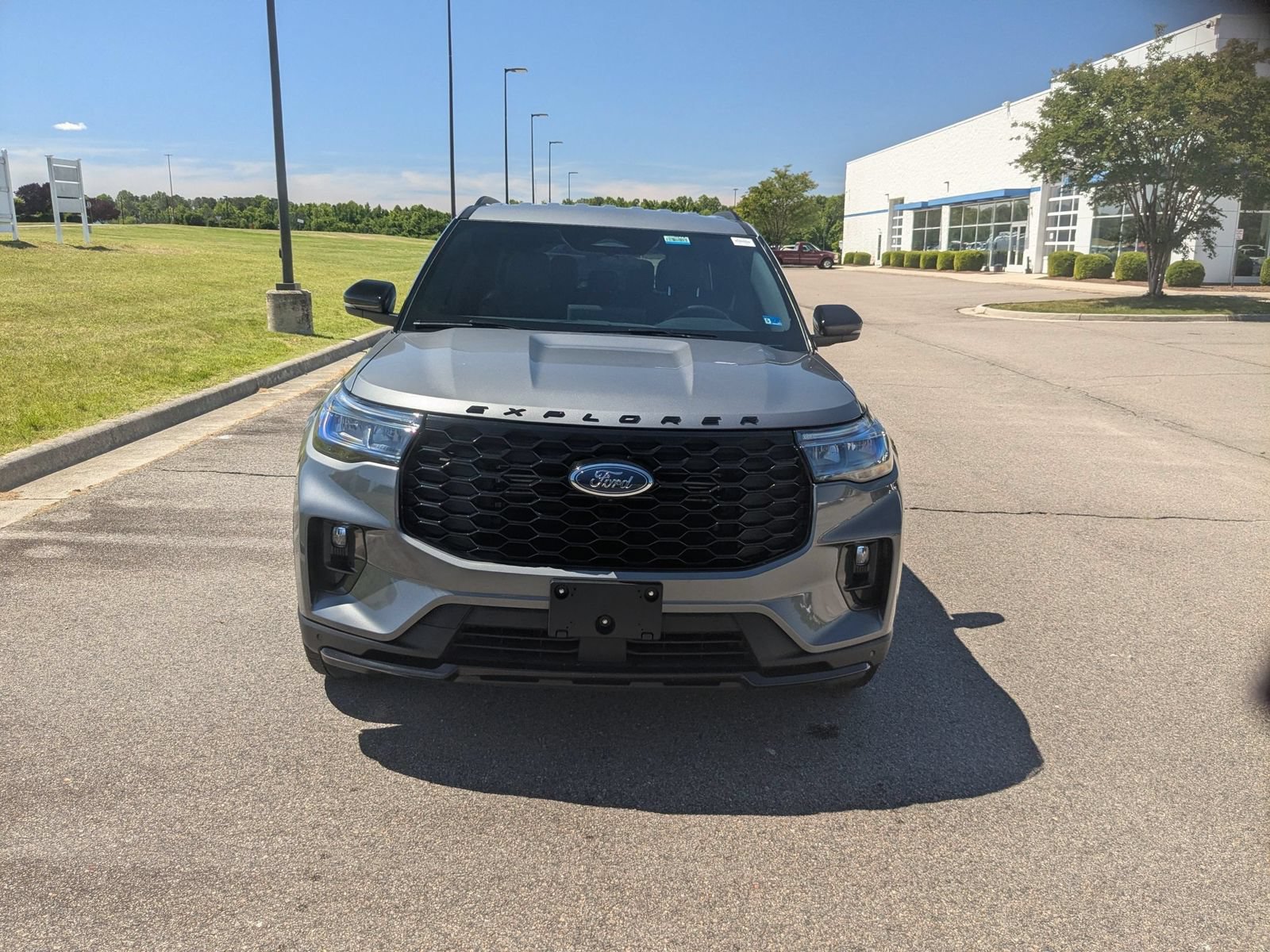Used 2025 Ford Explorer ST-Line w/ ST-Line Street Pack AWD/4WD image 8